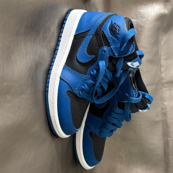 Kids 11c Jordan Retro High OG in Dark Marina Blue and Black - Picture 5 of 10